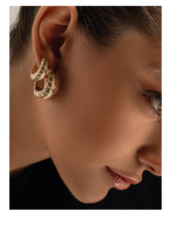 18kt yellow gold waves big earrings with diamond