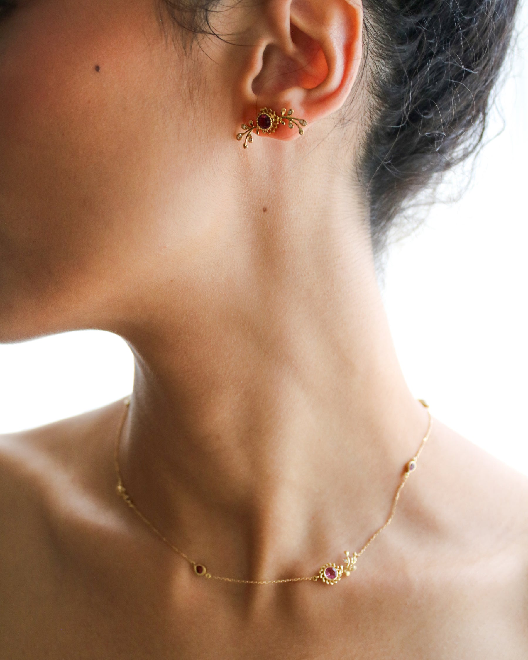 Aghabani Lily Vein Chain Necklace